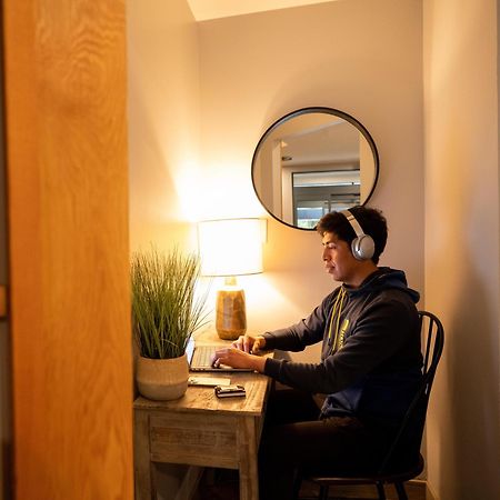 Alpenglow Lodge Family Studio With Murphy Bed By Mva Whistler Exterior foto