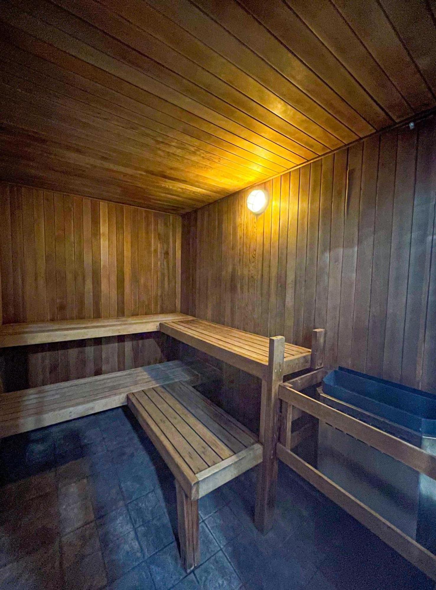 Alpenglow Lodge Family Studio With Murphy Bed By Mva Whistler Exterior foto