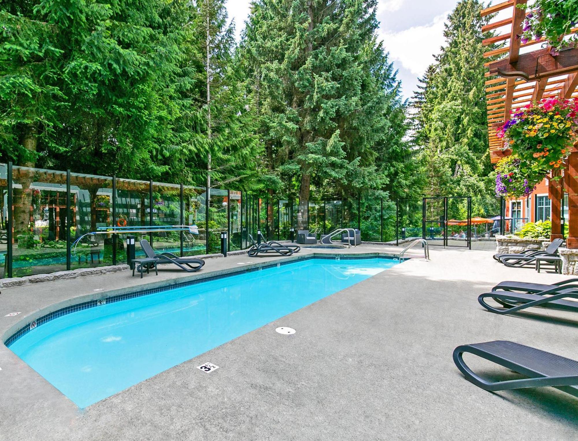 Alpenglow Lodge Family Studio With Murphy Bed By Mva Whistler Exterior foto